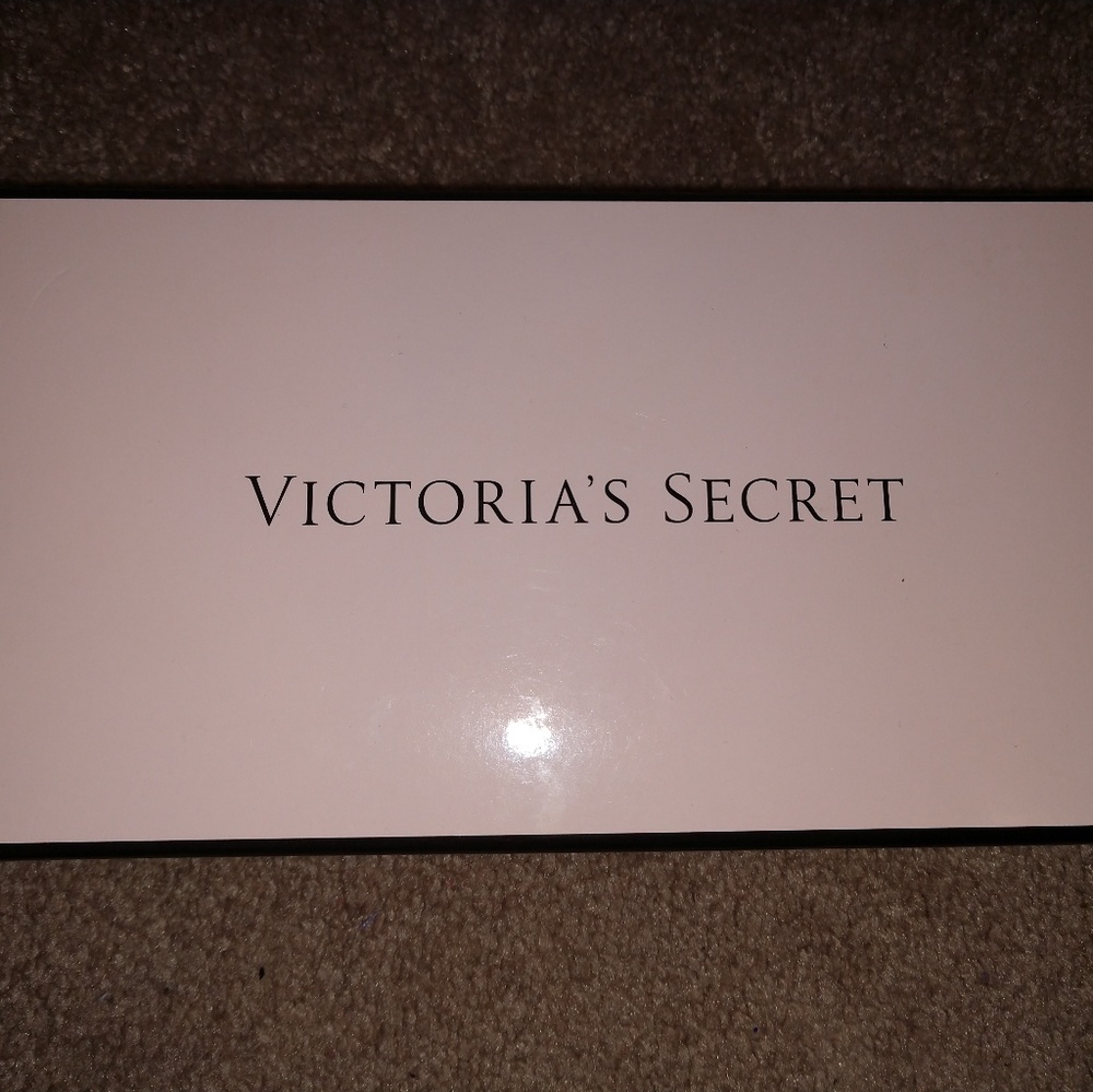 Brand New Victoria Secret Jewelry Travel Case